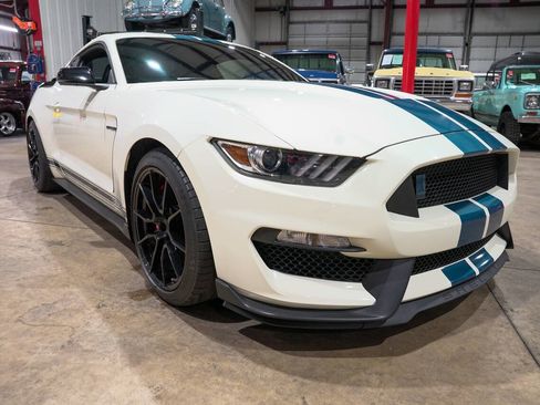 Used 2020 Ford Mustang Shelby GT350 w/ Technology Package RWD image 12