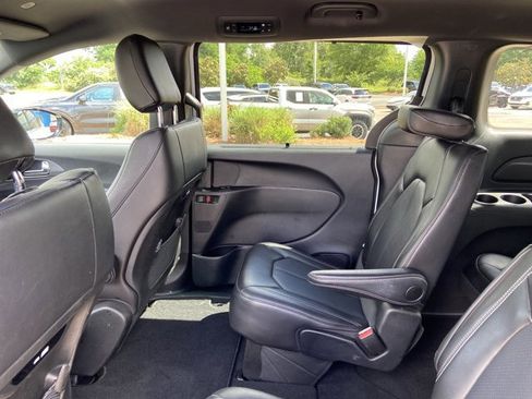 Used 2025 Chrysler Pacifica Select FWD image 17