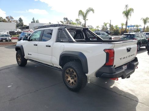 Used 2025 Toyota Tacoma Trailhunter image 5