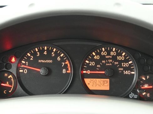 Used 2020 Nissan Frontier SV w/ Midnight Edition Floor Mats RWD image 17