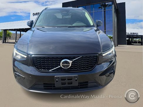 Used 2025 Volvo XC40 B5 Plus image 11