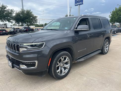 Used 2022 Jeep Wagoneer Series II RWD image 1