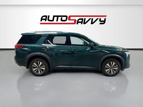 Used 2024 Nissan Pathfinder SL AWD/4WD image 8