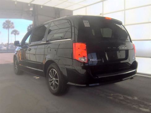 Used 2017 Dodge Grand Caravan SXT FWD image 8