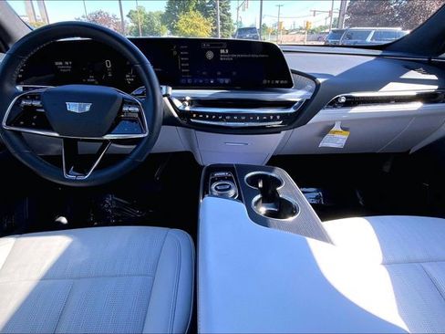 Used 2024 Cadillac Lyriq Luxury AWD/4WD image 15