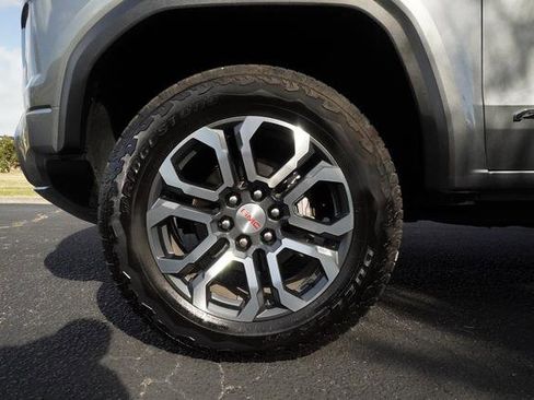 Used 2024 GMC Canyon AT4 w/ Technology Package image 39