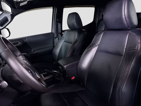 Used 2019 Toyota Tacoma TRD Off-Road image 24