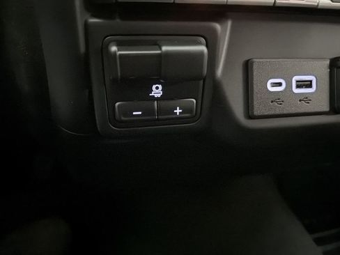 Used 2023 Chevrolet Silverado 1500 Custom image 49