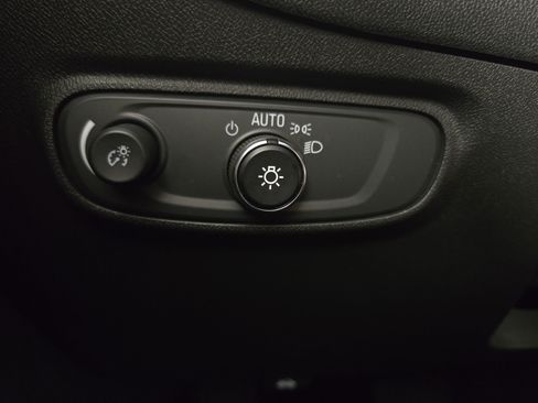 Used 2020 Chevrolet Equinox LS w/ LS Convenience Package FWD image 23