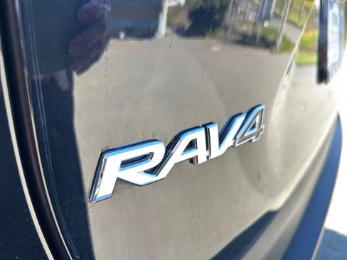 Used 2022 Toyota RAV4 Limited AWD/4WD image 31