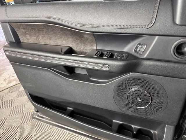 Used 2021 Ford Expedition Max Limited RWD image 18