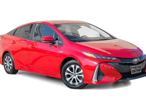 Used 2021 Toyota Prius Prime XLE image 5