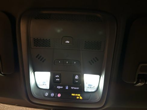 Used 2025 Cadillac XT5 Premium Luxury image 23