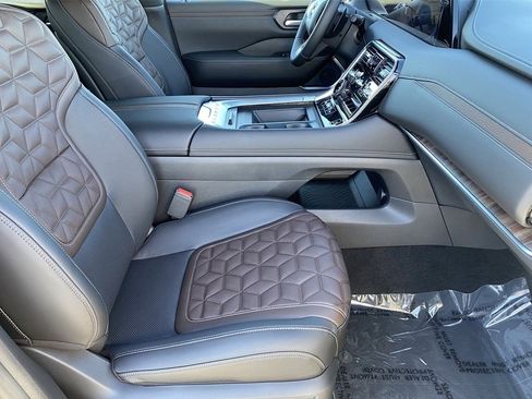 New 2026 Nissan Armada Platinum image 9