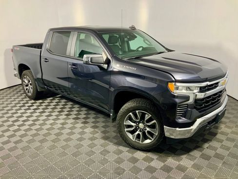 Used 2022 Chevrolet Silverado 1500 LT AWD/4WD image 2