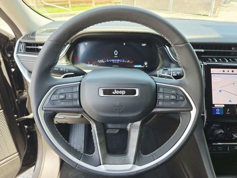 Used 2023 Jeep Grand Cherokee L Limited AWD/4WD image 21