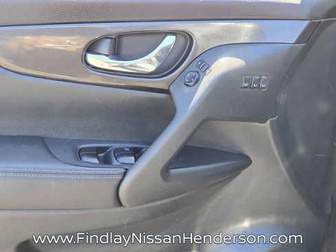Used 2018 Nissan Rogue SV w/ Sun & Sound Touring Package AWD/4WD image 20