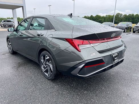 Used 2024 Hyundai Elantra Limited FWD image 3