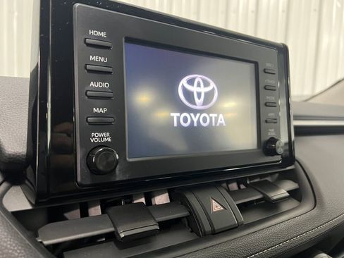Used 2019 Toyota RAV4 LE image 8