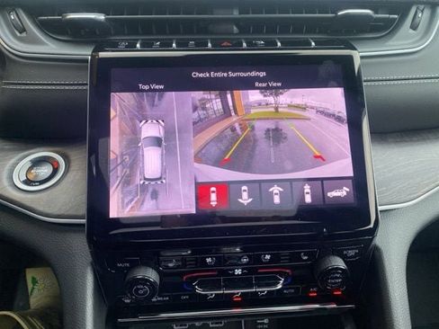 New 2025 Jeep Grand Cherokee L Limited w/ Luxury Tech Group II image 19