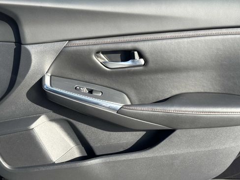 Used 2025 Nissan Sentra SR image 17