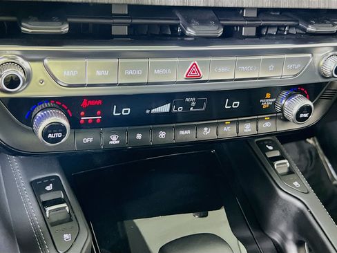 Used 2024 Kia Telluride SX FWD image 16