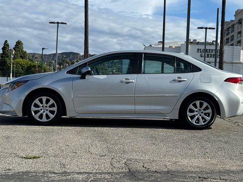 Used 2020 Toyota Corolla LE FWD image 7