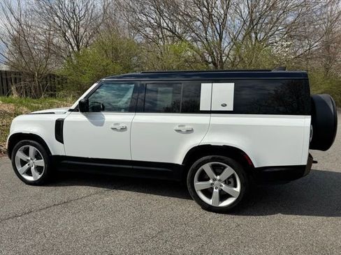 Certified 2024 Land Rover Defender 130 X-Dynamic SE AWD/4WD image 11