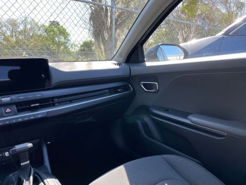 Used 2025 Kia K4 LXS image 34