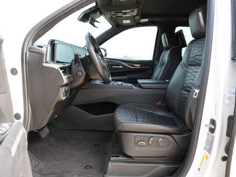 Certified 2023 Cadillac Escalade Sport Platinum w/ LPO, ONYX Package image 18