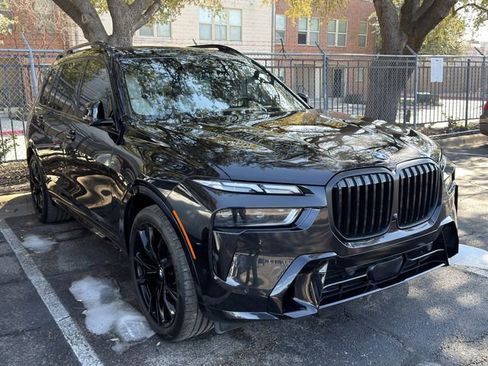 Used 2023 BMW X7 xDrive40i w/ M Sport Package image 3
