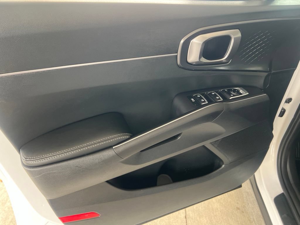 Certified 2024 Kia Sorento S FWD image 7