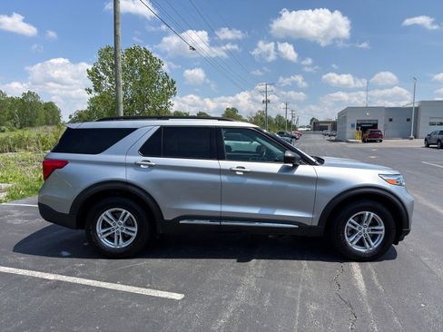 Used 2021 Ford Explorer XLT w/ Class III Trailer Tow Package AWD/4WD image 7