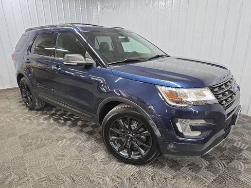 Used 2017 Ford Explorer XLT w/ Equipment Group 202A FWD image 7