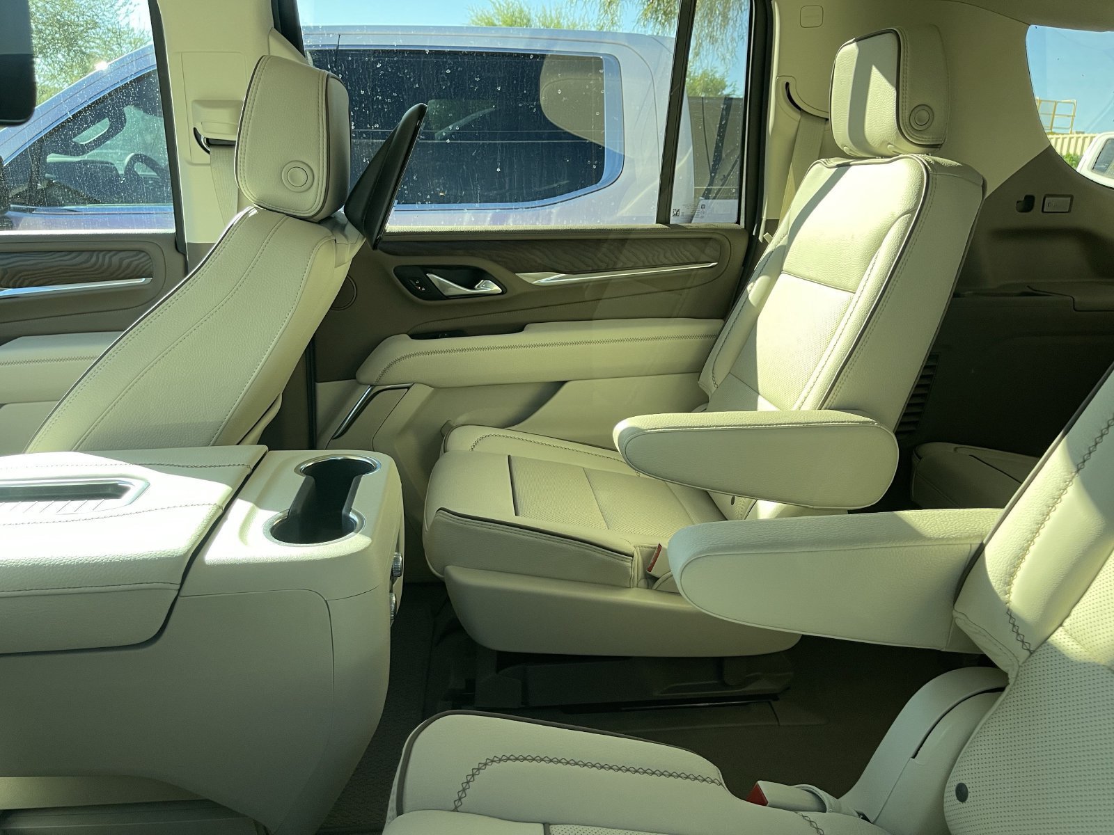 Used 2024 GMC Yukon XL Denali AWD/4WD image 12