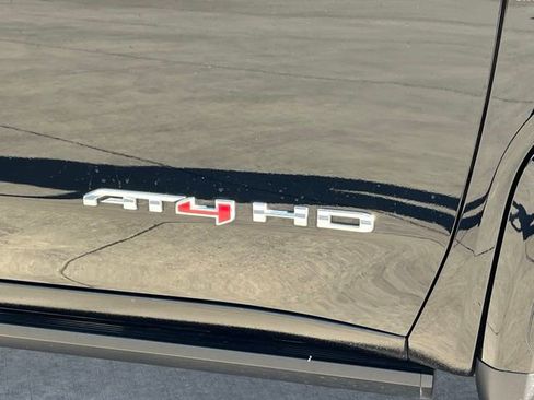 Used 2024 GMC Sierra 2500 AT4 w/ AT4 Premium Plus Package image 9