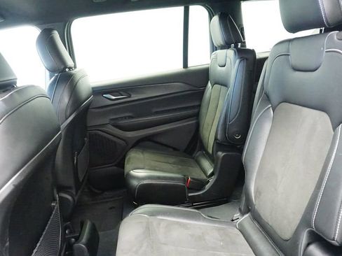 Used 2023 Jeep Grand Cherokee L Laredo image 15