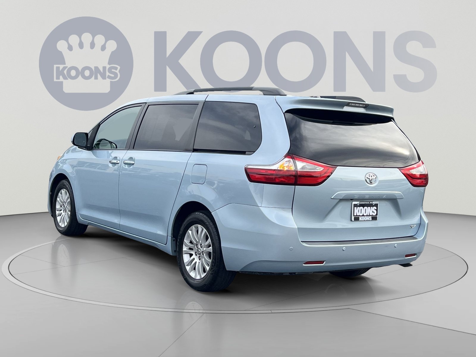 Used 2017 Toyota Sienna XLE w/ XLE Navigation Package FWD image 7