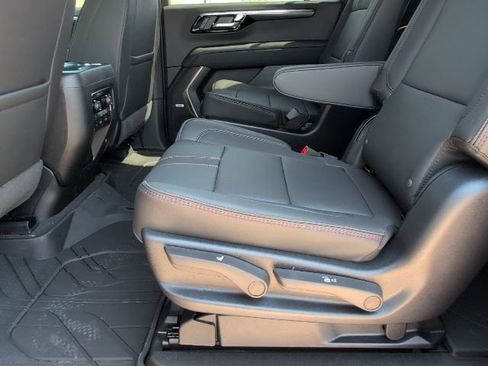 New 2026 Chevrolet Suburban RST w/ RST Capability Package AWD/4WD image 8