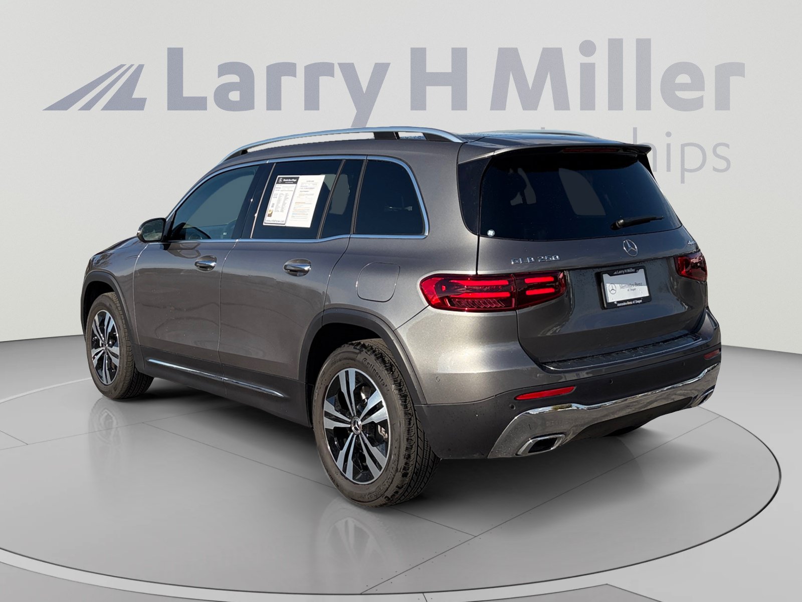 Used 2026 Mercedes-Benz GLB 250 4MATIC image 3