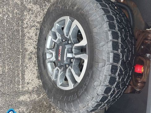 Used 2022 GMC Sierra 2500 AT4 w/ AT4 Preferred Package image 10