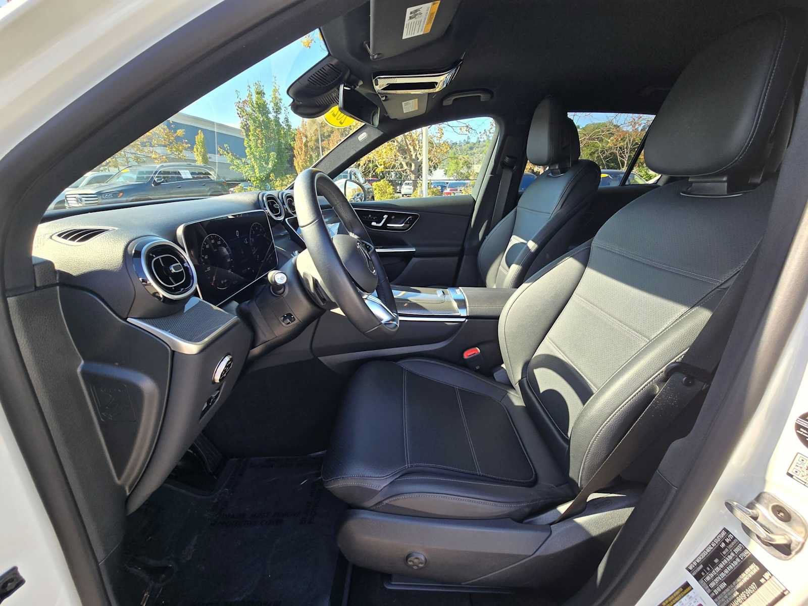 Used 2025 Mercedes-Benz GLC 300 4MATIC image 20