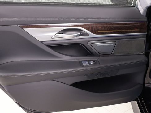 Used 2022 BMW 750i xDrive 750i xDrive w/ Executive Package image 38