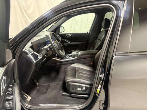 Used 2024 BMW X5 xDrive40i w/ M Sport Package AWD/4WD image 2