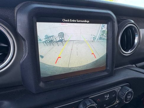 Used 2018 Jeep Wrangler Unlimited Rubicon w/ Uconnect 4C Nav & Sound Group AWD/4WD image 17