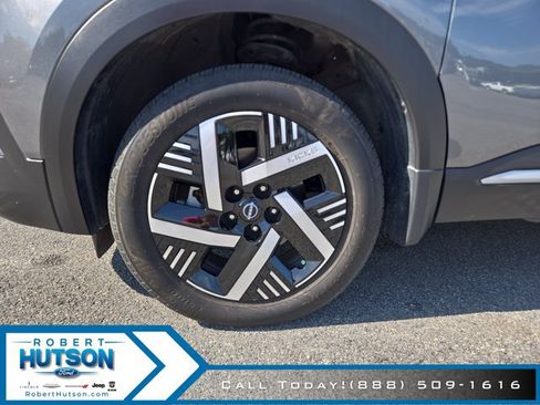 Used 2025 Nissan Kicks SV w/ Illumination Package FWD image 10