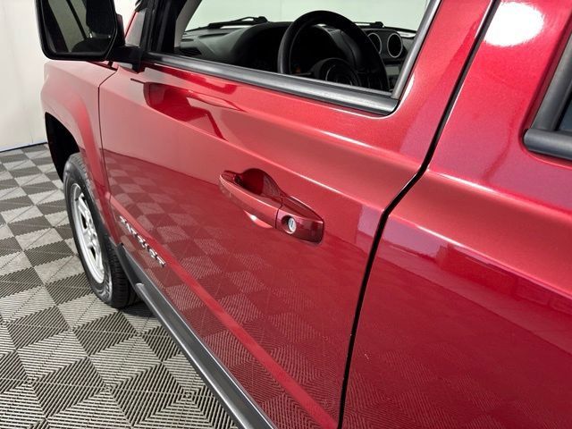 Used 2016 Jeep Patriot Sport w/ Power Value Group AWD/4WD image 10