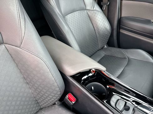 Used 2022 Toyota C-HR Limited FWD image 21