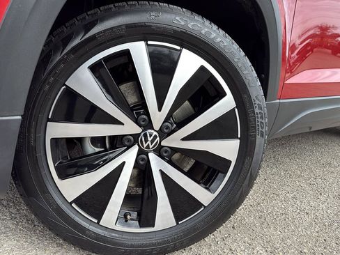 Used 2022 Volkswagen Taos SE image 9