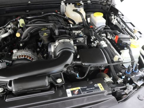 Used 2022 Jeep Wrangler Unlimited Sahara w/ LED Lighting Group AWD/4WD image 16